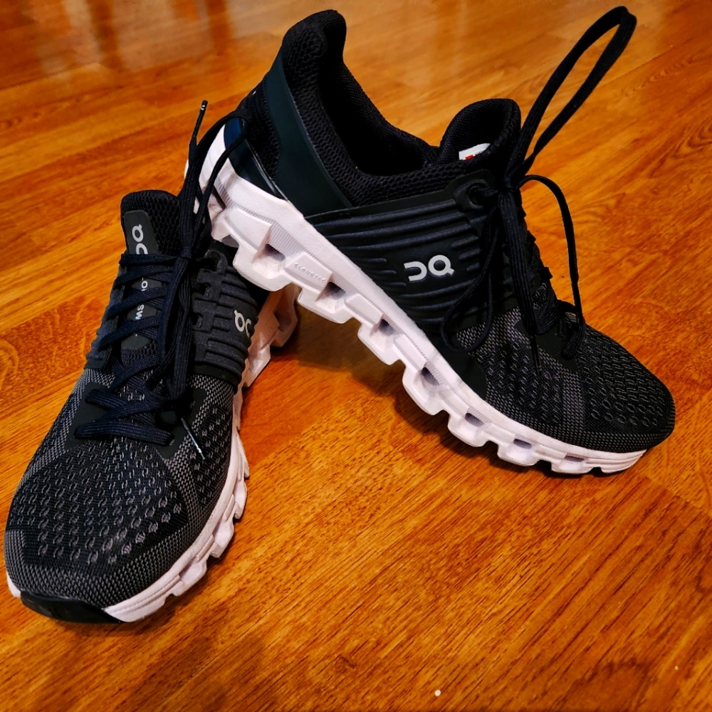 ON Women's Black Cloudswift Running Shoes SZ 7